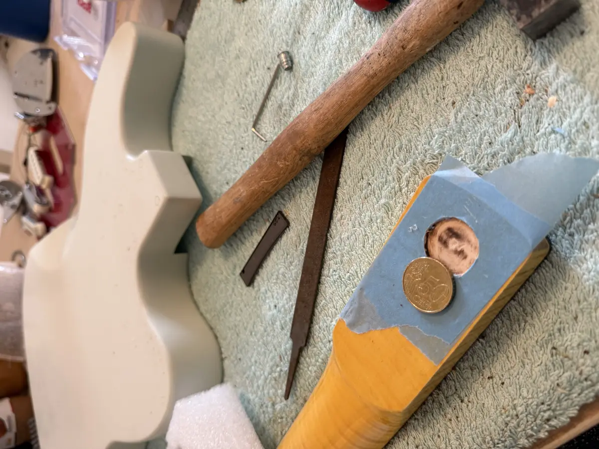 Luthier gaucher France — fabrication guitare